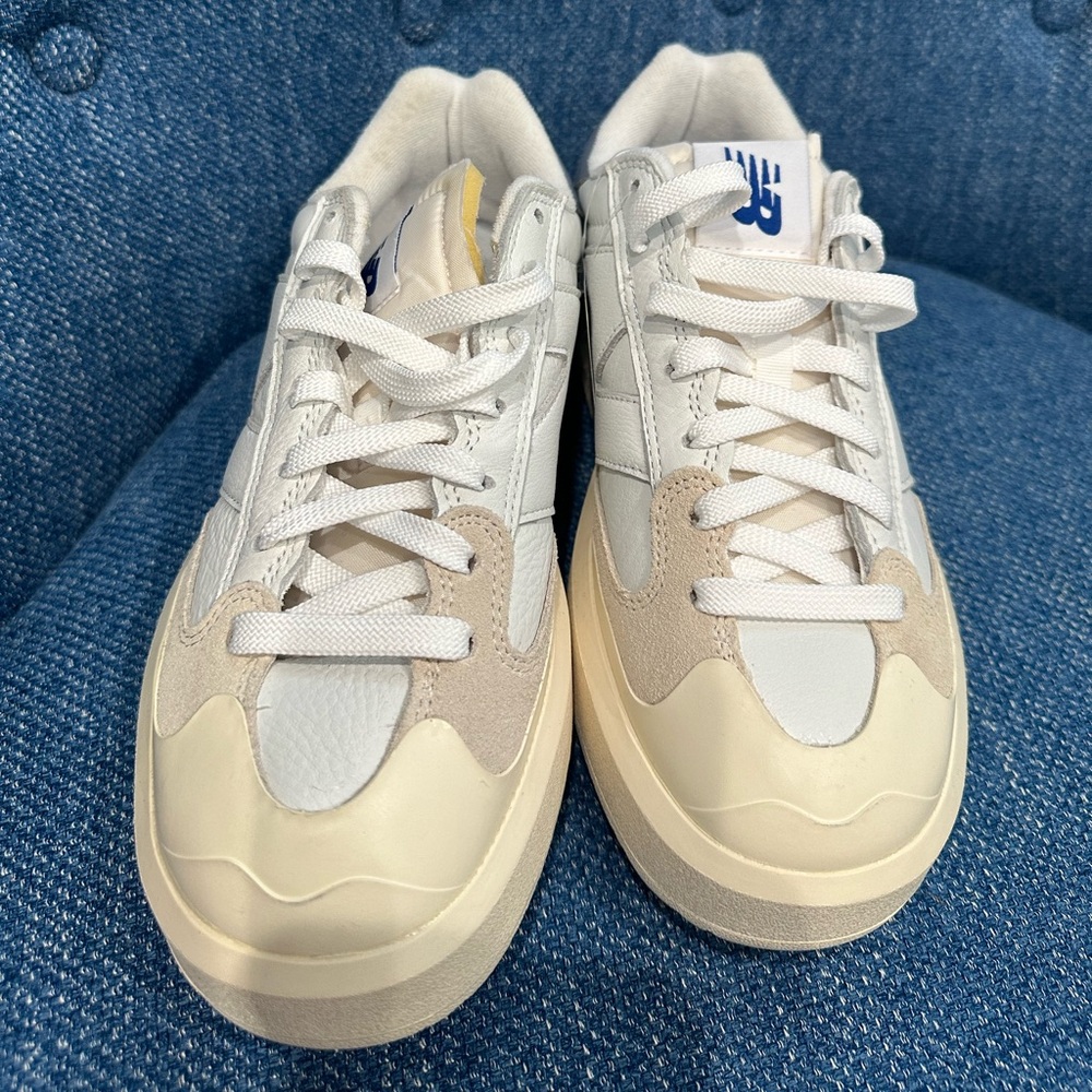 New balance means sneakers CT302